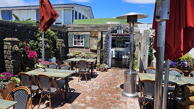 Outdoor banquet dining at Salito’s Crab House with scenic ocean views.